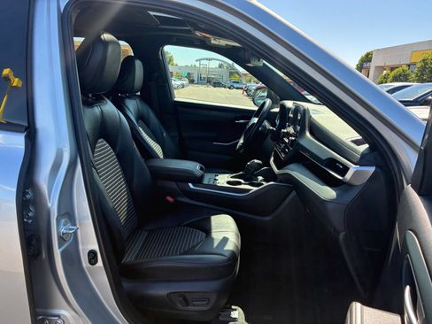 Used 2024 Toyota Highlander XSE FWD image 39