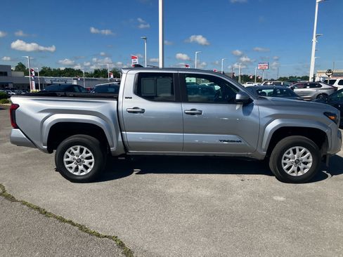 Certified 2026 Toyota Tacoma SR5 AWD/4WD image 10