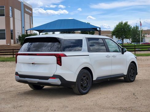 New 2026 Kia Carnival image 3