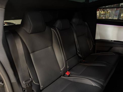 Used 2024 Tesla Cybertruck AWD Crew Cab image 21