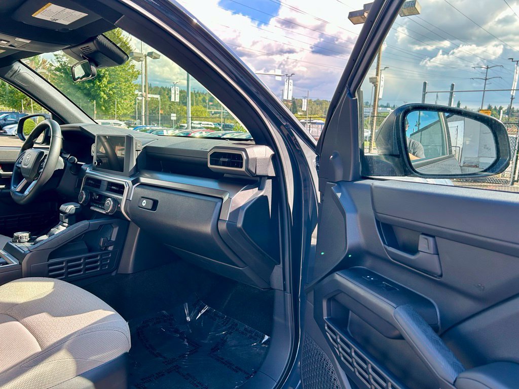 Certified 2025 Toyota 4Runner SR5 AWD/4WD image 15
