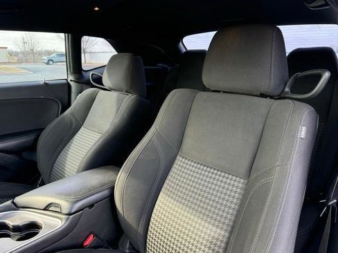 Used 2019 Dodge Challenger SXT image 28