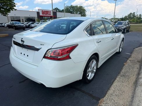 Used 2015 Nissan Altima 2.5 SV w/ Convenience Package FWD image 7