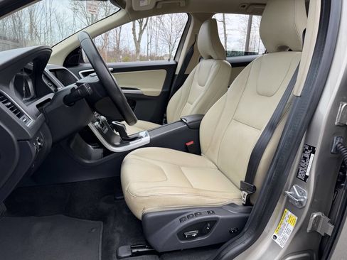 Used 2016 Volvo XC60 T5 Premier w/ Proximity Package image 14