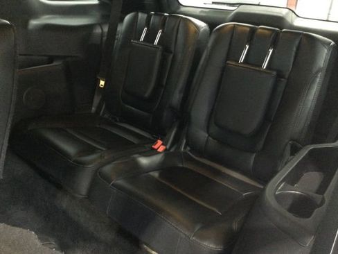 Used 2017 Ford Explorer XLT w/ Equipment Group 202A image 13