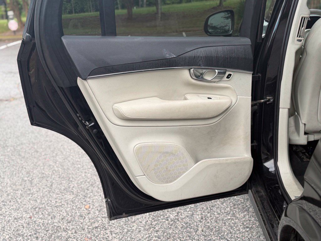 Used 2020 Volvo XC90 T5 Momentum AWD/4WD image 12