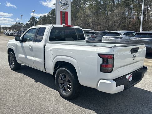 New 2025 Nissan Frontier SV image 7
