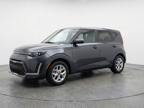 Used 2025 Kia Soul LX w/ LX Technology Package image 3