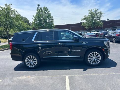 Used 2022 GMC Yukon Denali AWD/4WD image 2