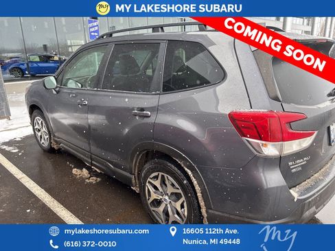 Used 2022 Subaru Forester Premium image 7