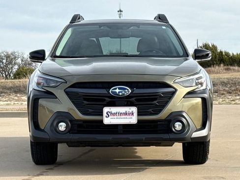 Used 2025 Subaru Outback Premium image 2