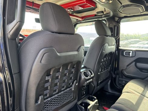 Used 2022 Jeep Wrangler Unlimited Rubicon w/ Cold Weather Group AWD/4WD image 26