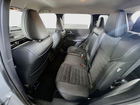 Used 2024 Mitsubishi Outlander SE AWD/4WD image 24