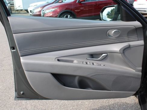 Used 2025 Hyundai Elantra Sport FWD image 18