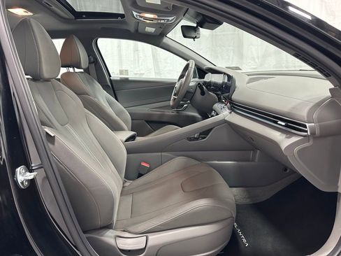 Used 2025 Hyundai Elantra SEL w/ Cargo Package image 55