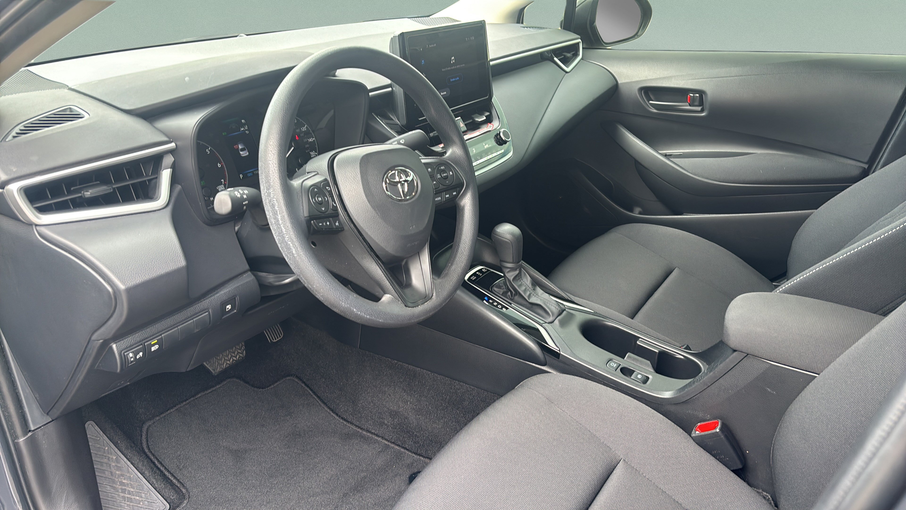 Used 2025 Toyota Corolla LE FWD image 11