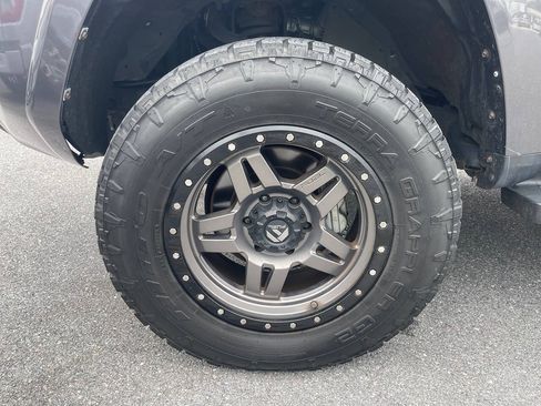 Used 2017 Toyota 4Runner SR5 AWD/4WD image 14