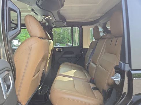 Used 2023 Jeep Wrangler Unlimited Sahara w/ Cold Weather Group AWD/4WD image 30