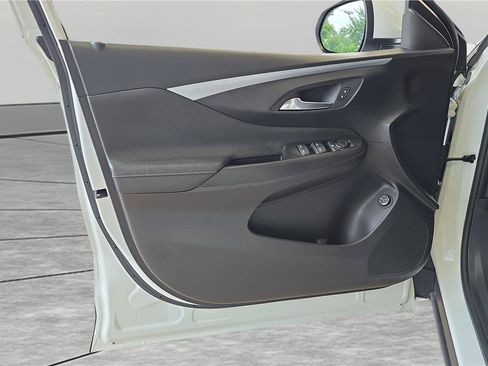Used 2025 Buick Envista Preferred w/ Convenience I Package FWD image 12