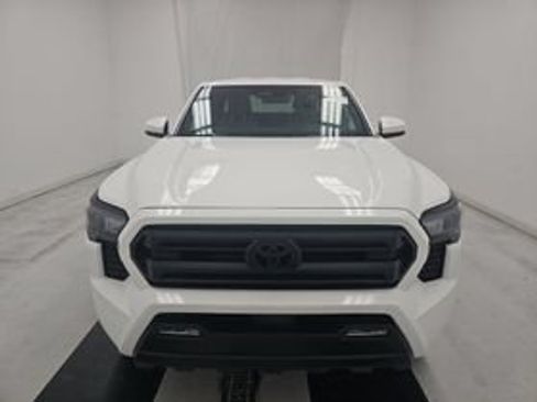 Certified 2026 Toyota Tacoma SR5 AWD/4WD image 2