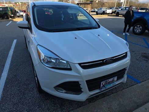 Used 2015 Ford Escape SE image 6