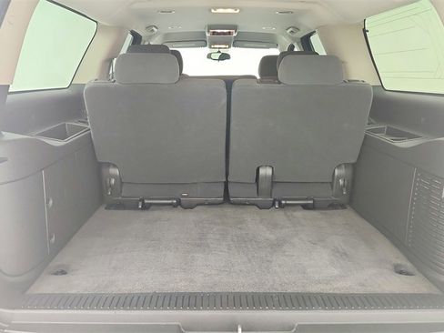 Used 2009 Chevrolet Suburban LS image 34