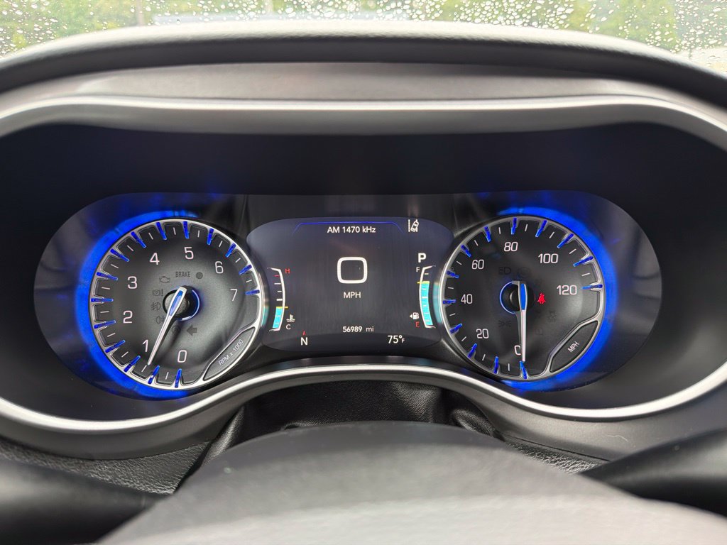 Used 2025 Chrysler Pacifica Select FWD image 9