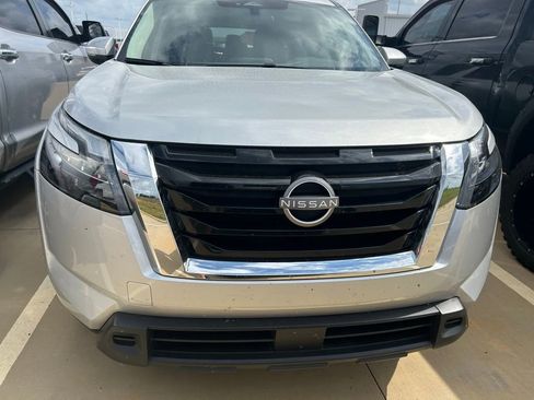 Used 2025 Nissan Pathfinder SV FWD image 15
