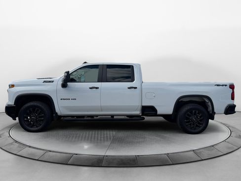 Used 2025 Chevrolet Silverado 2500 Custom w/ Custom Value Package AWD/4WD image 3