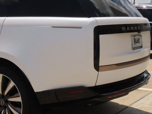Used 2024 Land Rover Range Rover SV AWD/4WD image 13