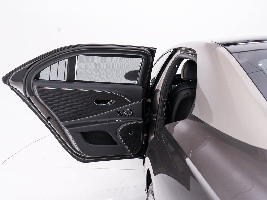 Used 2024 Bentley Flying Spur W12 AWD/4WD image 21