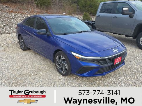 Used 2025 Hyundai Elantra SEL w/ Cargo Package image 1