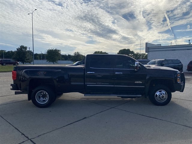 Used 2019 Chevrolet Silverado 3500 High Country w/ Duramax Plus Package AWD/4WD image 15
