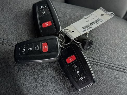 Used 2020 Toyota RAV4 XLE Premium AWD/4WD image 34