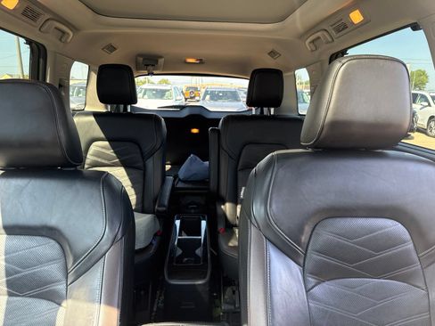 Used 2022 Nissan Pathfinder Platinum w/ Cargo Package AWD/4WD image 2