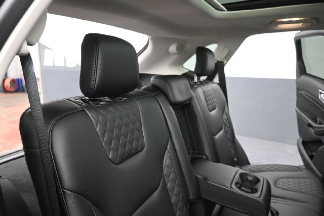 Certified 2024 Ford Edge Titanium AWD/4WD image 25