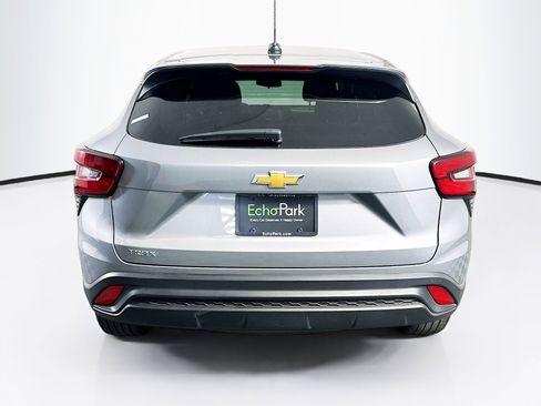 Used 2026 Chevrolet Trax LS w/ LS Convenience Package FWD image 7