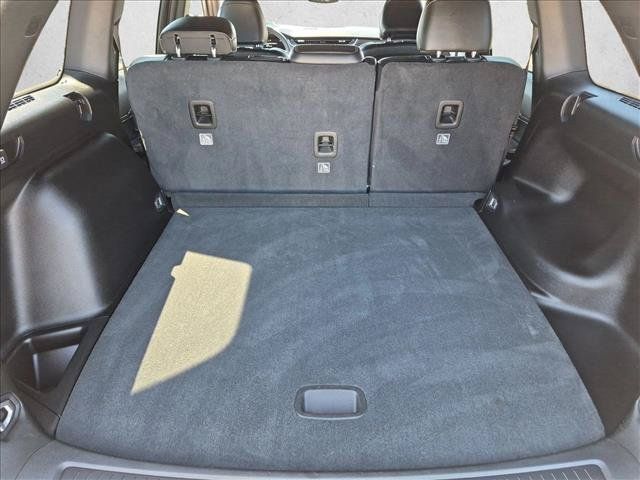Used 2023 Jeep Grand Cherokee Altitude AWD/4WD image 10