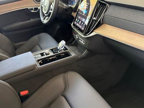 Used 2026 Volvo XC90 B5 Plus w/ Protection Package Premier image 17