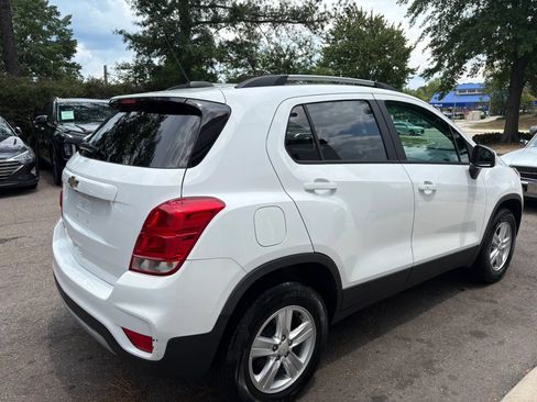 Used 2021 Chevrolet Trax LT w/ Premium Seat Package AWD/4WD image 5