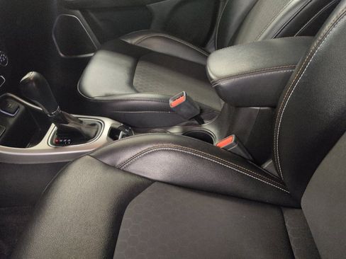 Used 2018 Jeep Compass Latitude FWD image 26