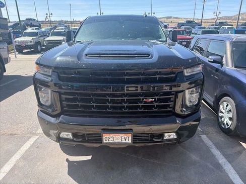 Used 2022 Chevrolet Silverado 2500 LT w/ Midnight Edition image 2