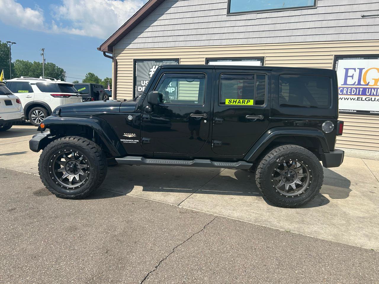 Used 2015 Jeep Wrangler Unlimited Sahara w/ Connectivity Group AWD/4WD image 8
