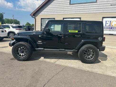 Used 2015 Jeep Wrangler Unlimited Sahara w/ Connectivity Group AWD/4WD image 8