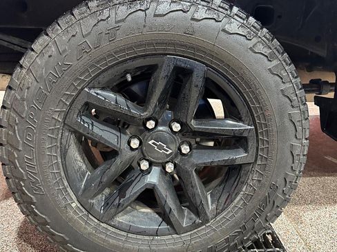 Used 2020 Chevrolet Silverado 1500 Custom Trail Boss w/ Custom Convenience Package image 16