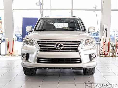 Used 2015 Lexus LX 570 4WD w/ Luxury Package image 2