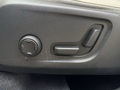 Used 2020 Volvo XC40 T5 Momentum w/ Protection Package Premier image 28