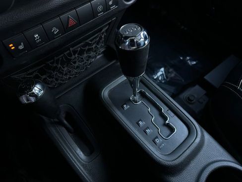 Used 2016 Jeep Wrangler Unlimited Rubicon image 29