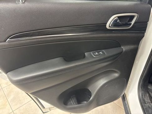 Used 2019 Jeep Grand Cherokee Limited AWD/4WD image 14