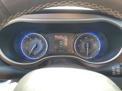 Used 2023 Chrysler Voyager LX FWD image 14